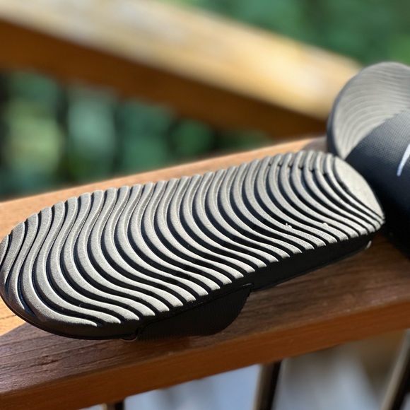 Size 2- Nike Kawa Slides - Picture 2 of 5
